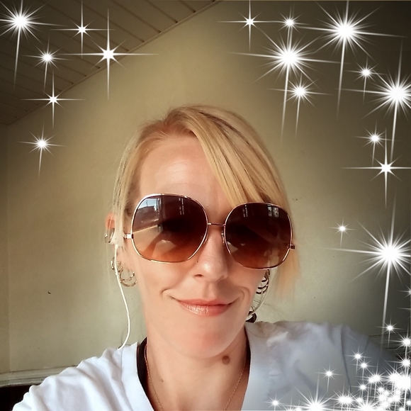 Meet your Posher, Samantha - Picture 1 of 1